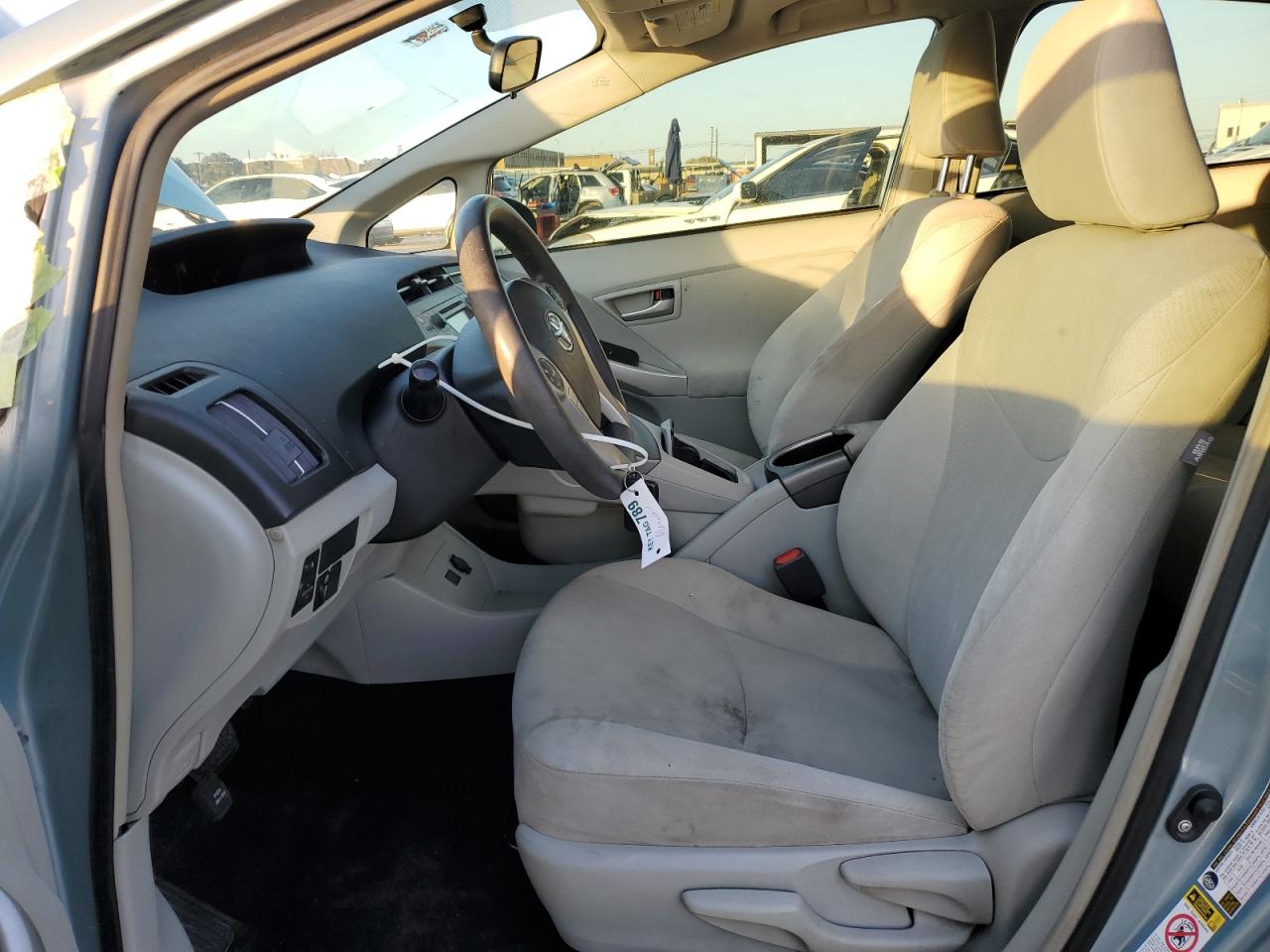 2014 TOYOTA PRIUS THREE photo 13
