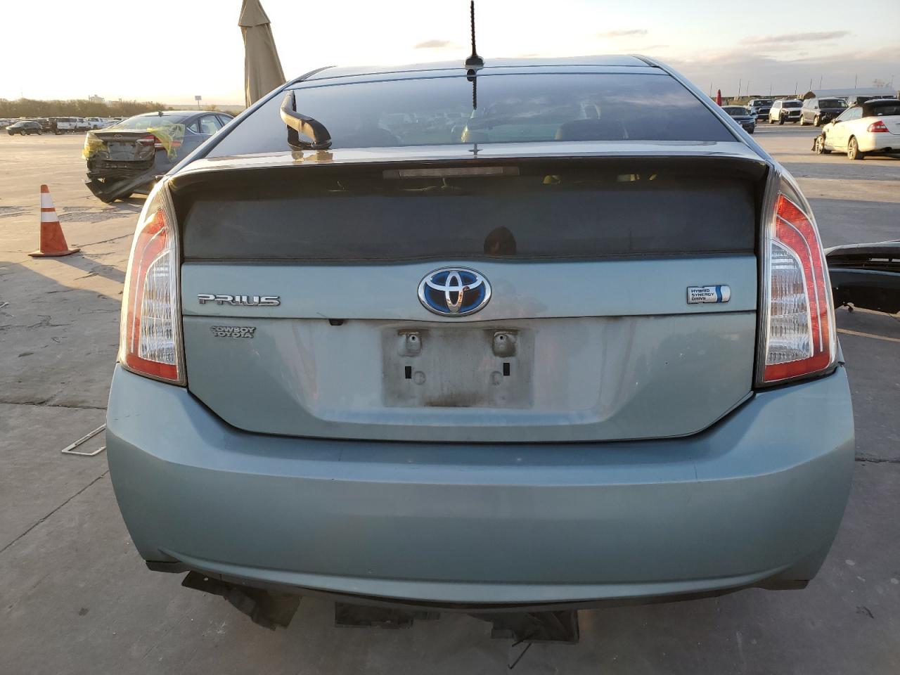 2014 TOYOTA PRIUS THREE photo 11