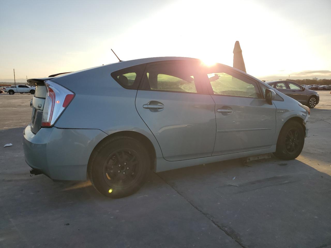 2014 TOYOTA PRIUS THREE photo 5