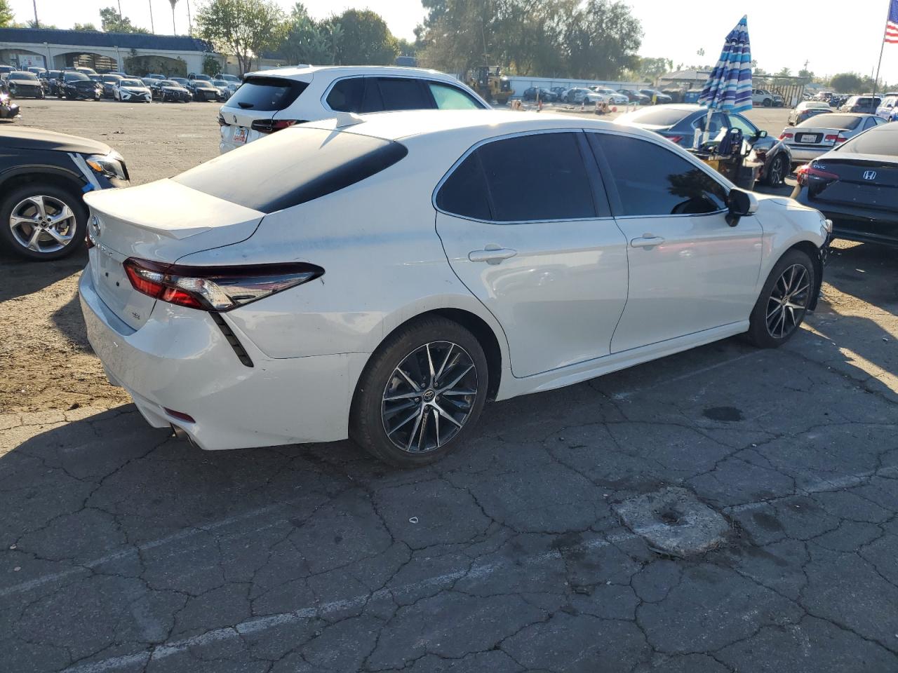 2022 TOYOTA CAMRY SE photo 3