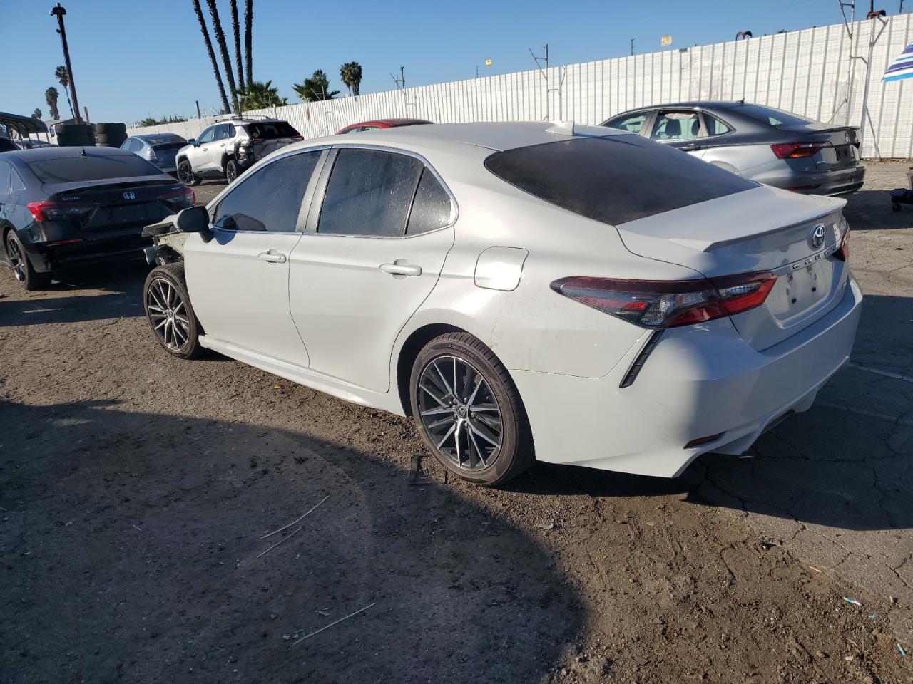 2022 TOYOTA CAMRY SE photo 2