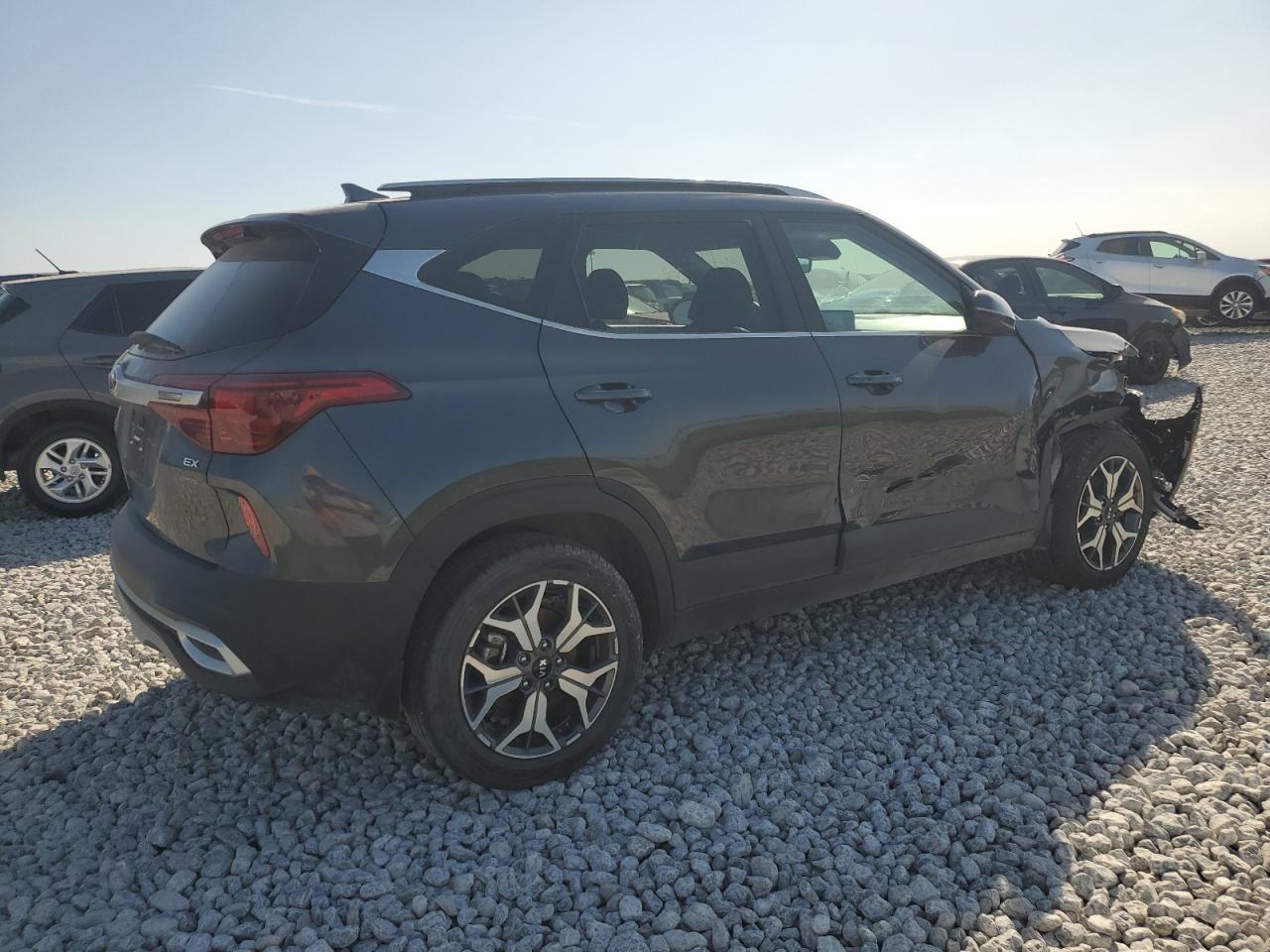2021 KIA SELTOS EX photo 5