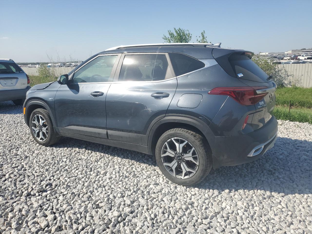 2021 KIA SELTOS EX photo 3