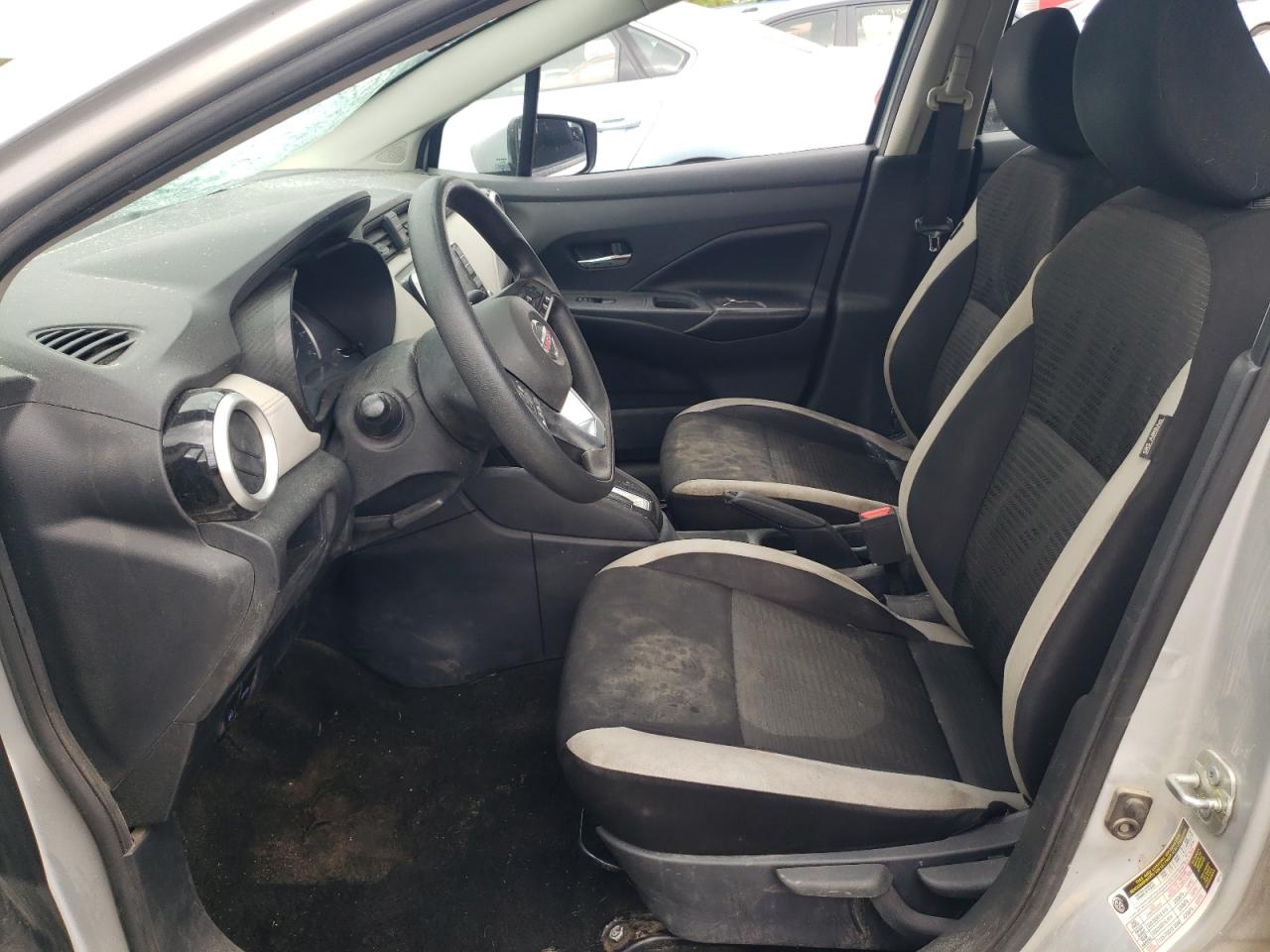2020 NISSAN VERSA SV photo 7