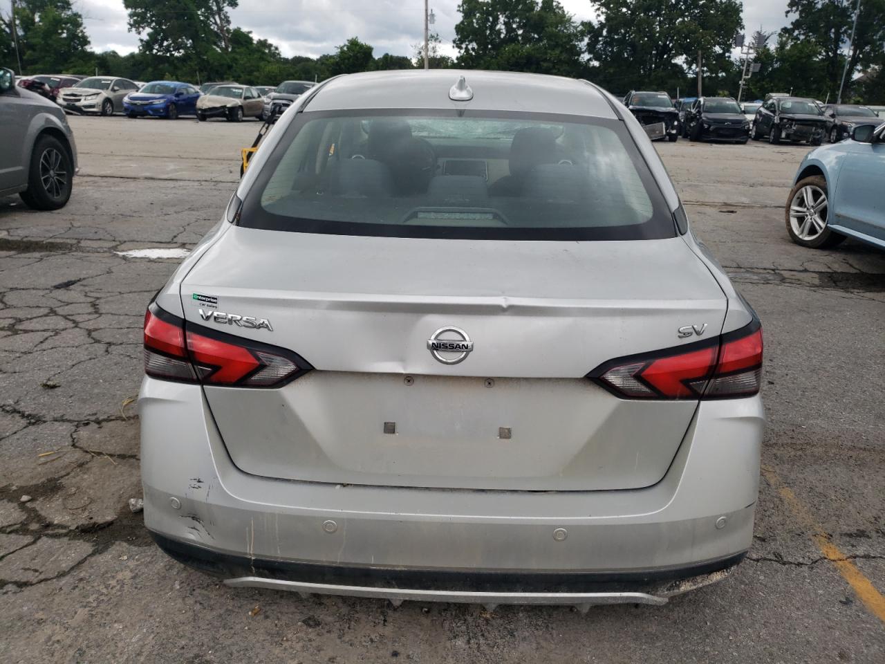 2020 NISSAN VERSA SV photo 6