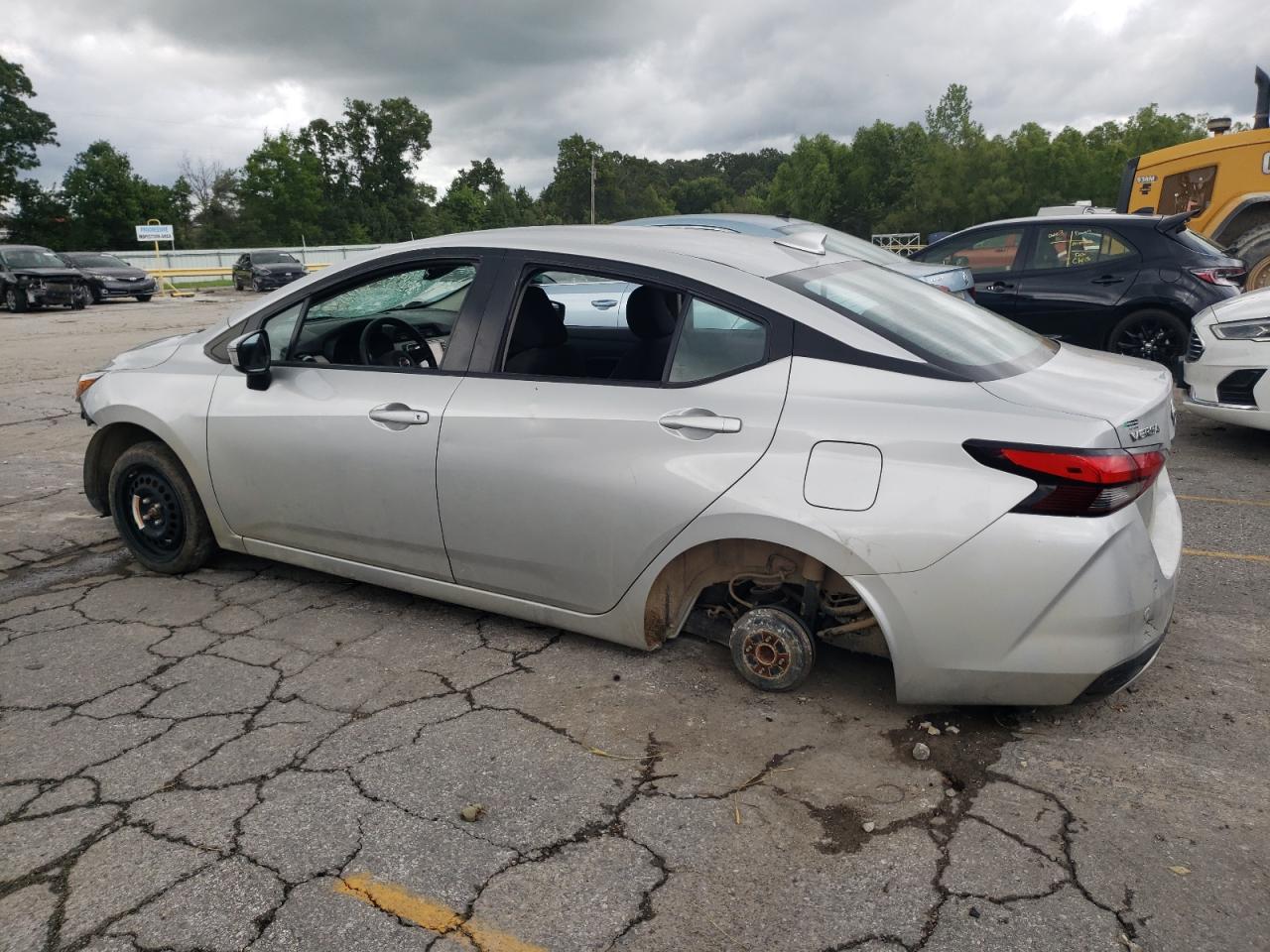 2020 NISSAN VERSA SV photo 2