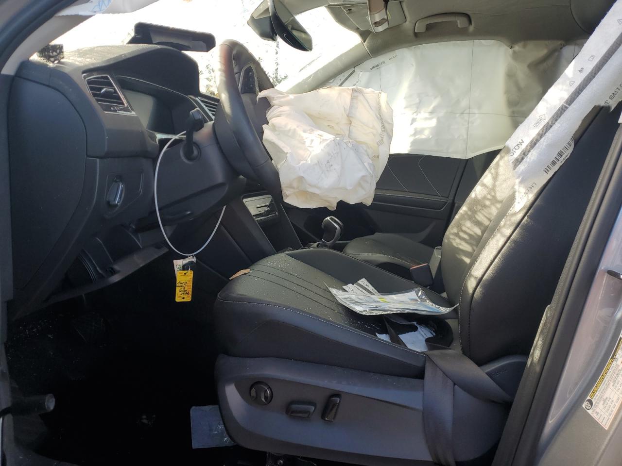 2024 VOLKSWAGEN TIGUAN SE photo 19