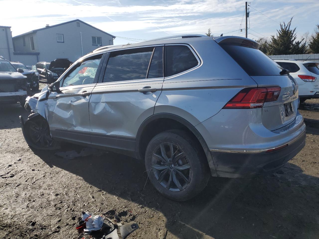 2024 VOLKSWAGEN TIGUAN SE photo 4