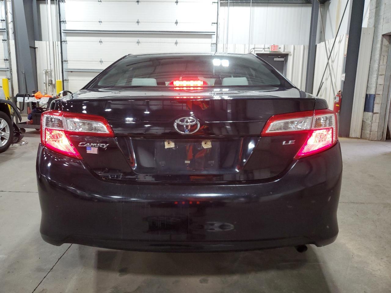 2014 TOYOTA CAMRY LE photo 16