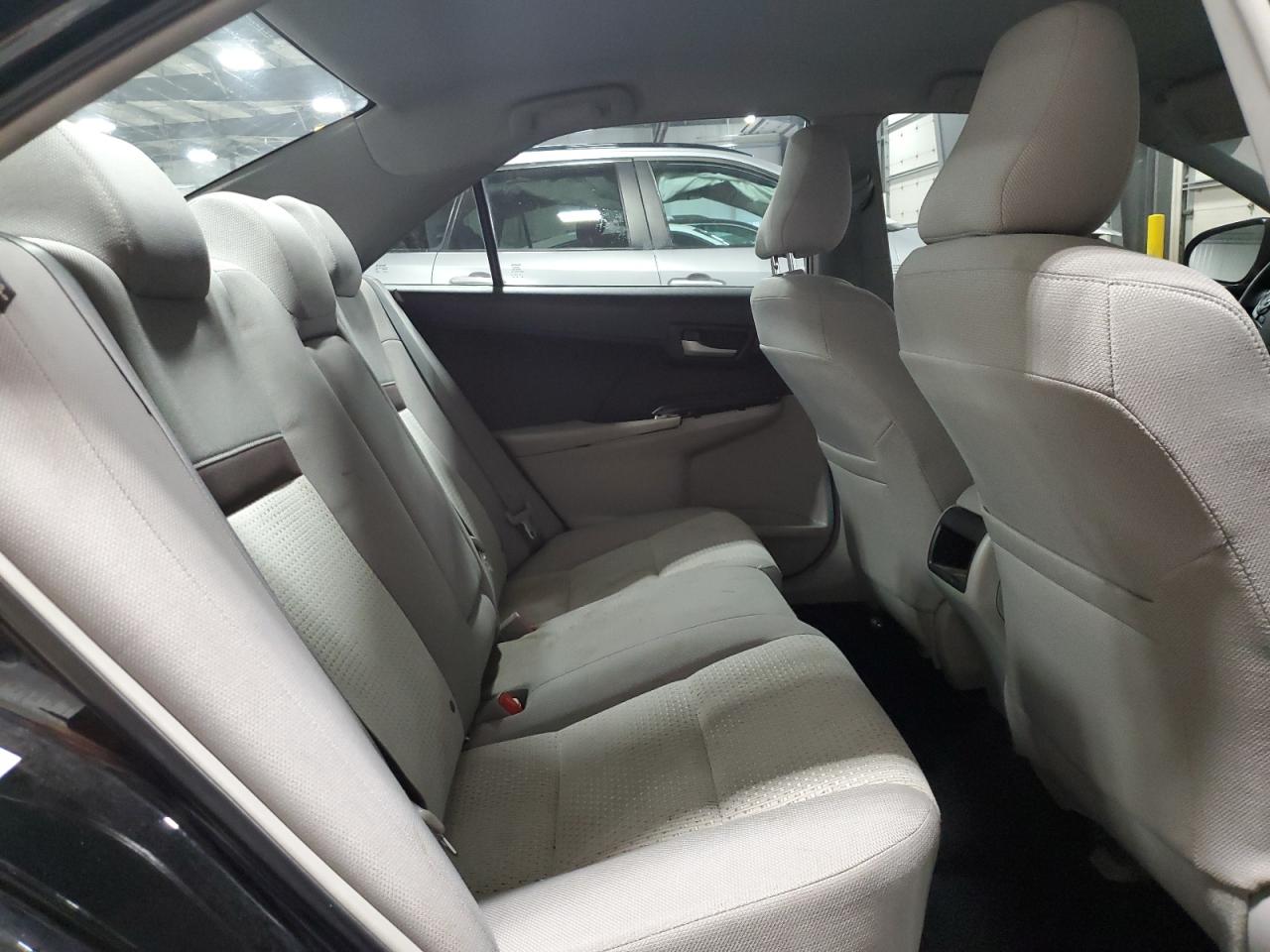 2014 TOYOTA CAMRY LE photo 28