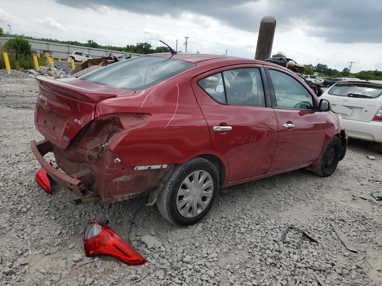 2014 NISSAN VERSA S photo 5