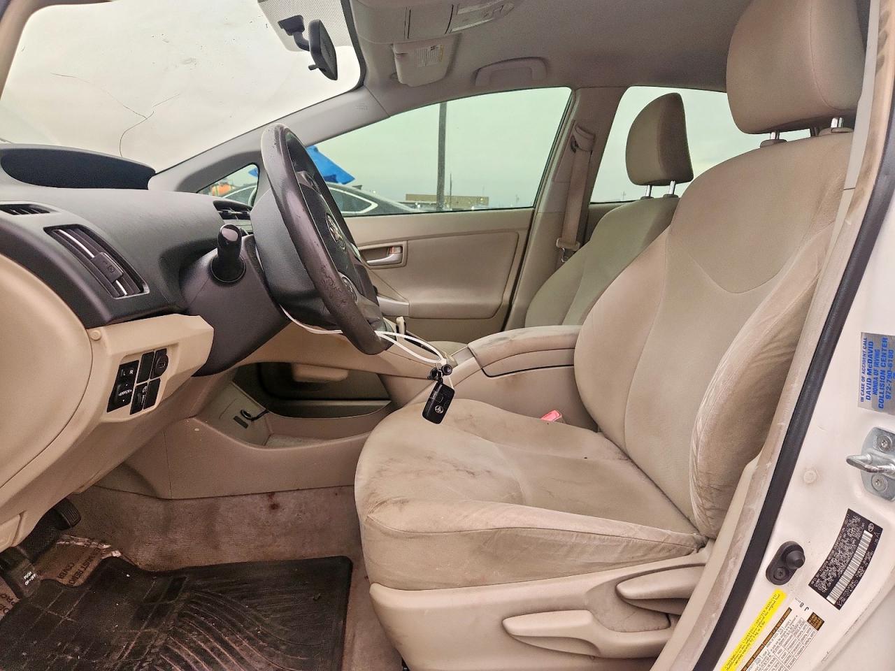 2011 TOYOTA PRIUS TWO photo 7
