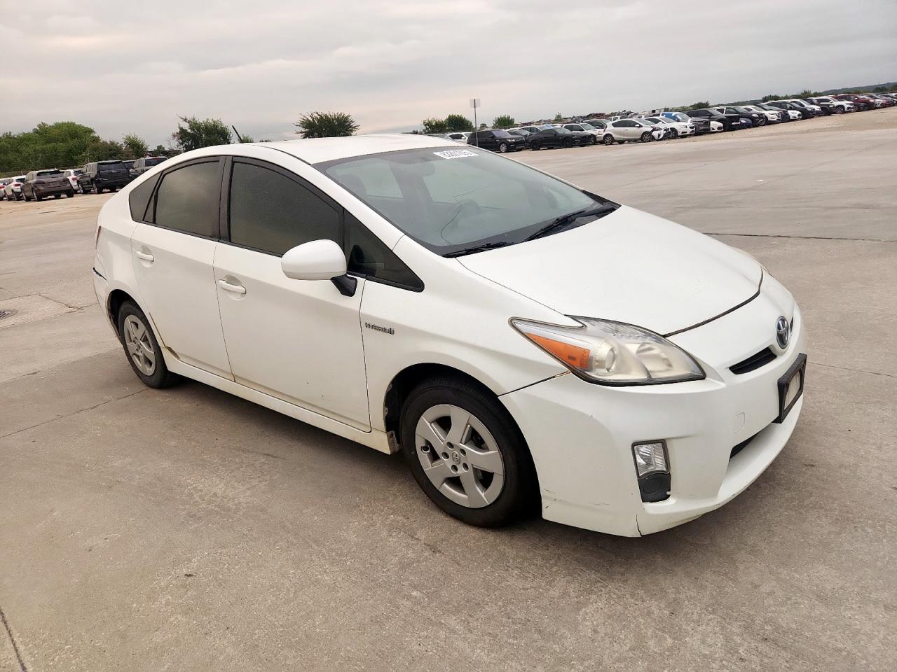 2011 TOYOTA PRIUS TWO photo 4