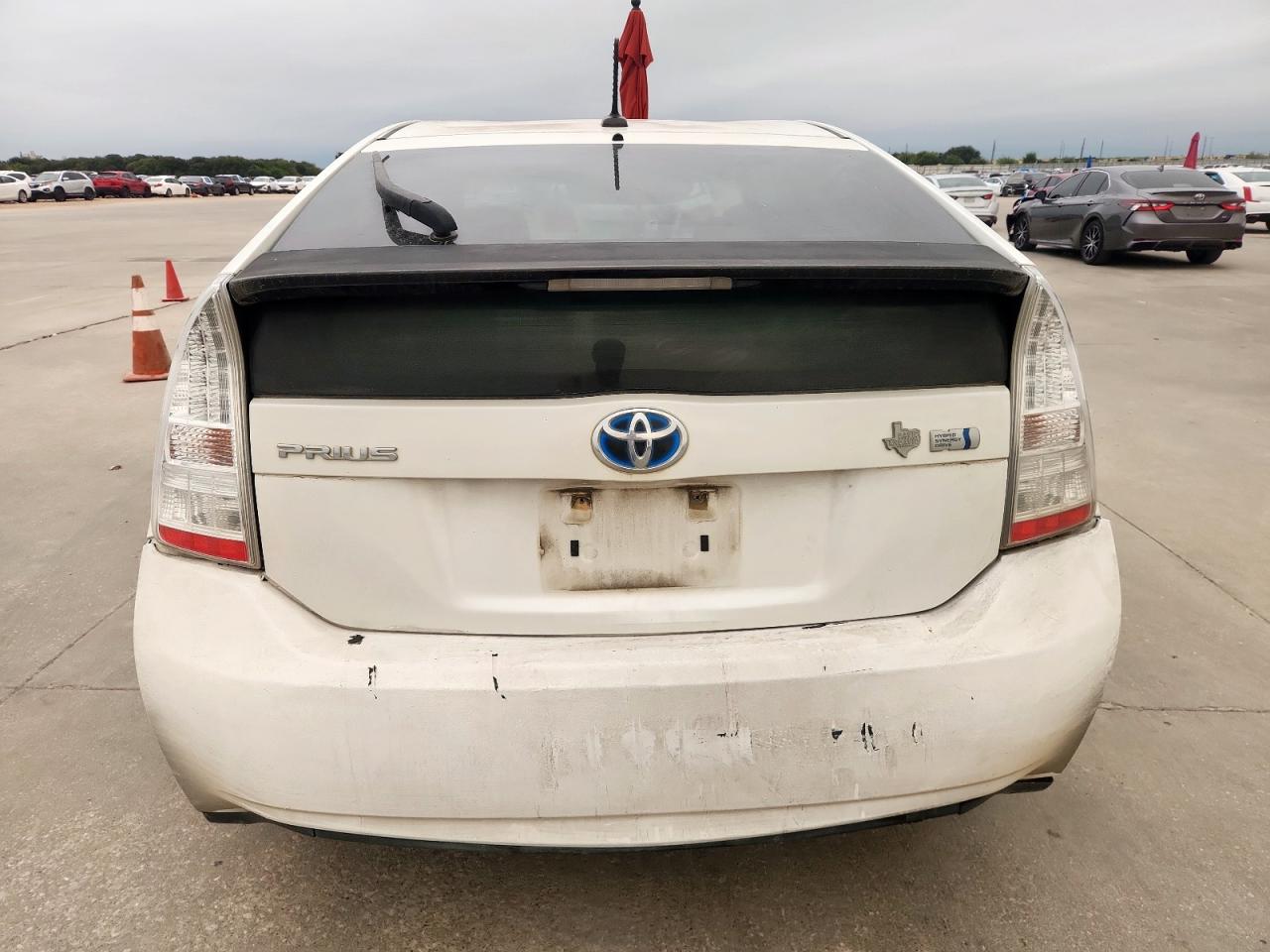 2011 TOYOTA PRIUS TWO photo 6