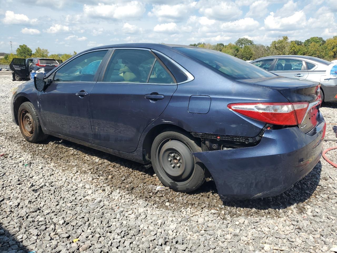 2015 TOYOTA CAMRY LE photo 2