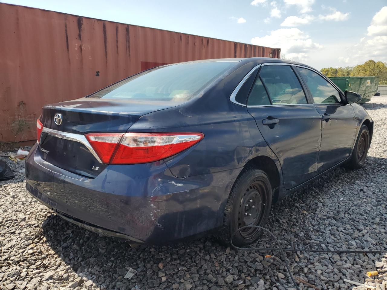 2015 TOYOTA CAMRY LE photo 3