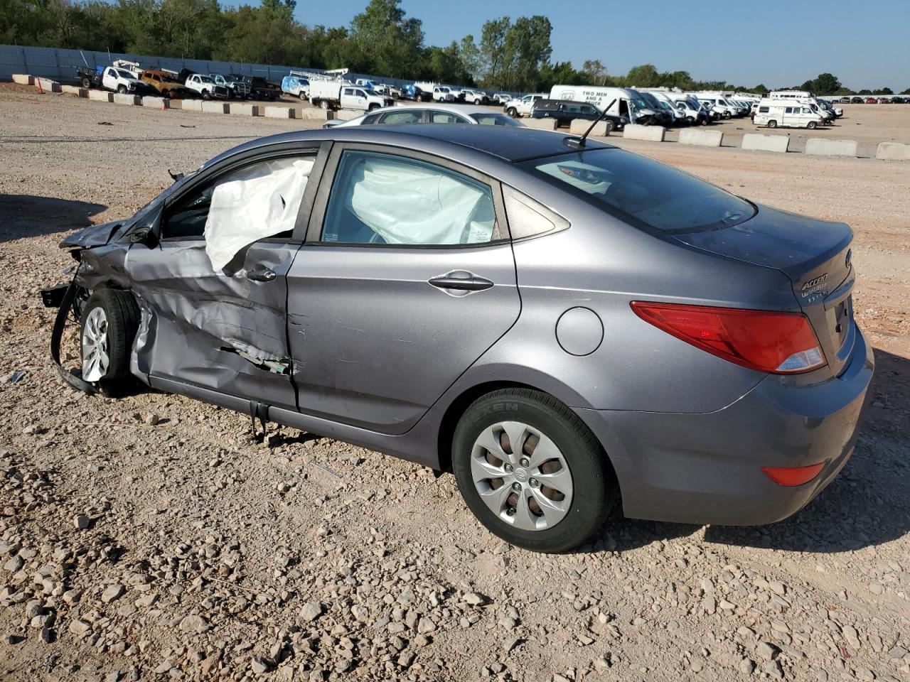 2017 HYUNDAI ACCENT photo 3