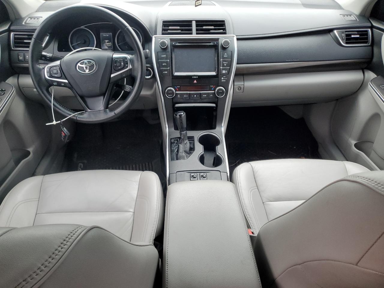 2017 TOYOTA CAMRY LE photo 8