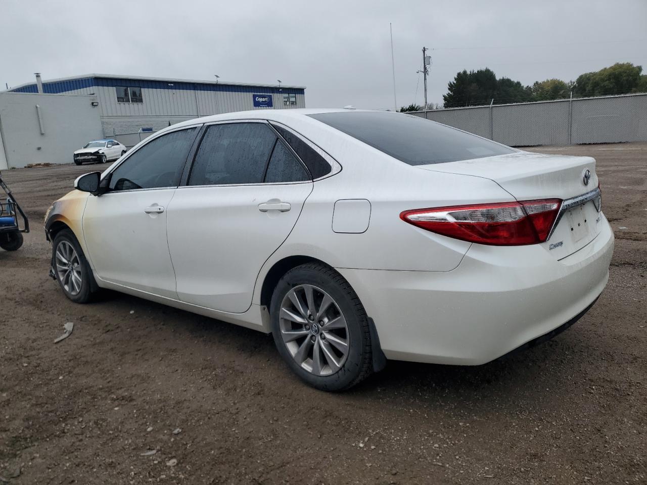 2017 TOYOTA CAMRY LE photo 2
