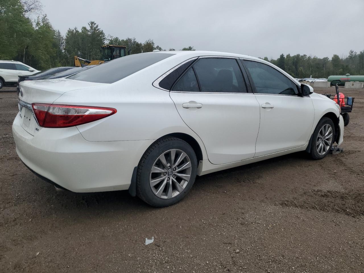 2017 TOYOTA CAMRY LE photo 3