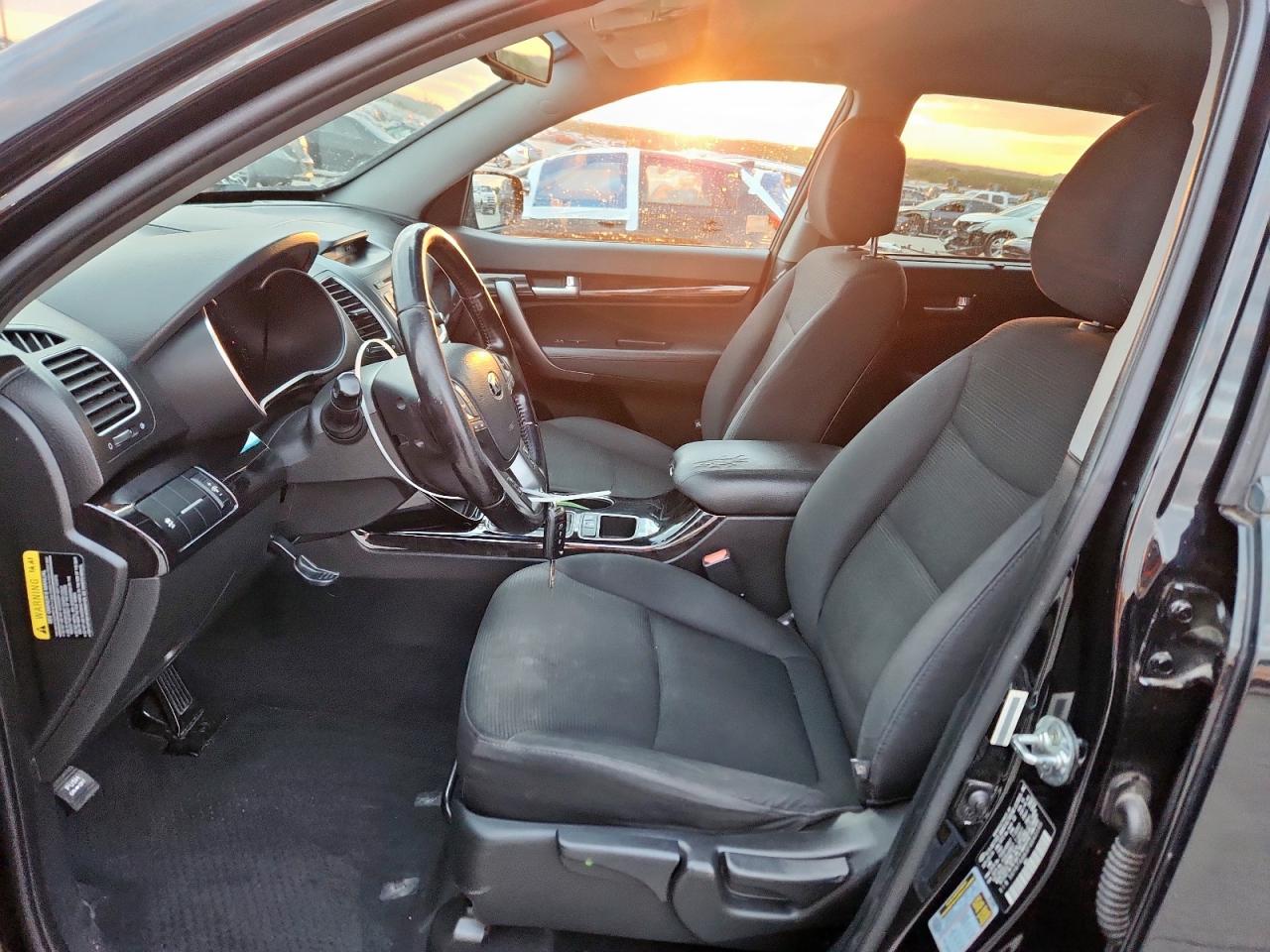 2015 KIA SORENTO LX photo 13