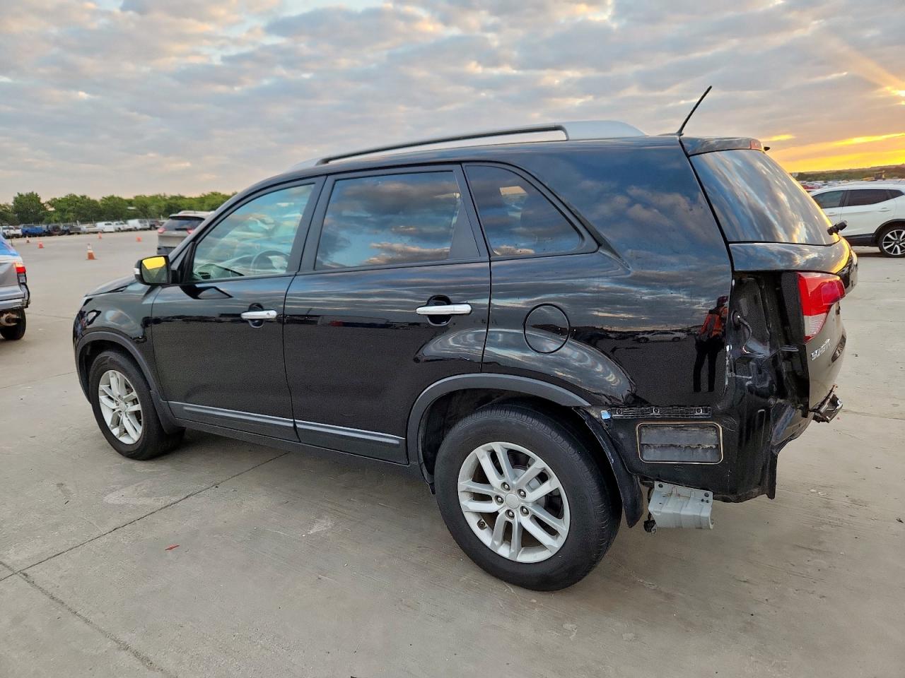 2015 KIA SORENTO LX photo 3