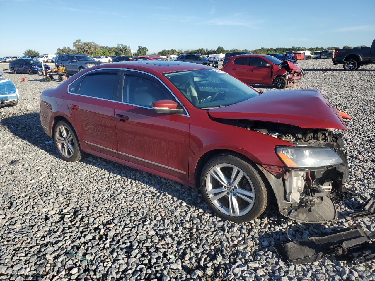 2015 VOLKSWAGEN PASSAT SEL photo 4
