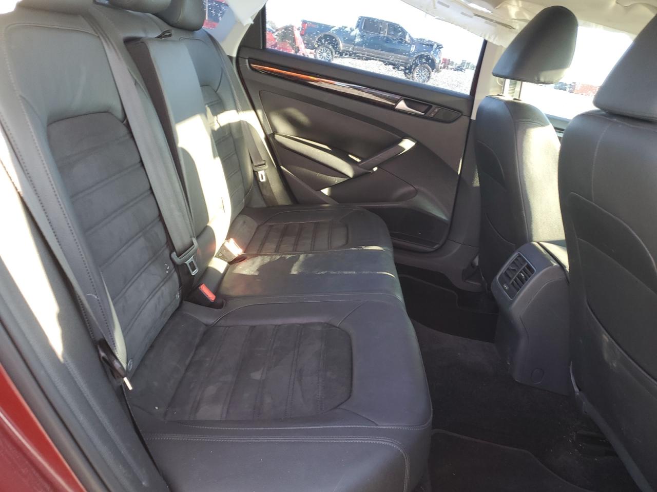 2015 VOLKSWAGEN PASSAT SEL photo 10