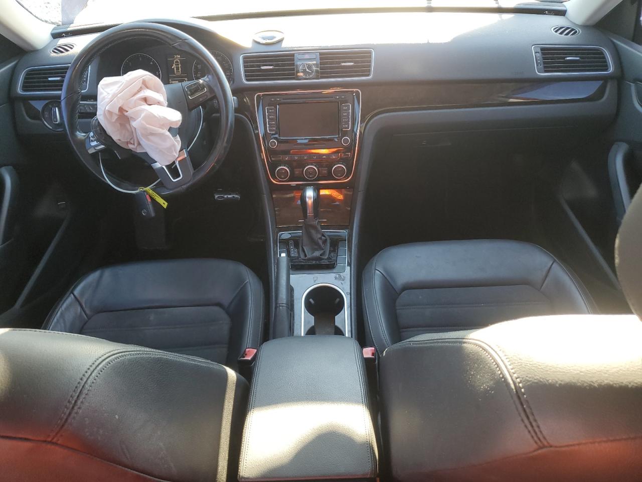 2015 VOLKSWAGEN PASSAT SEL photo 8