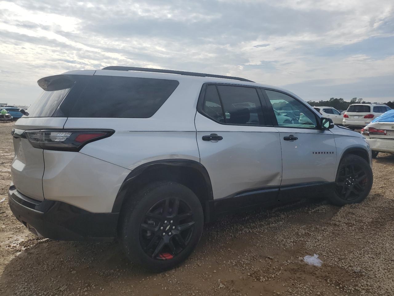 2020 CHEVROLET TRAVERSE PREMIER photo 5