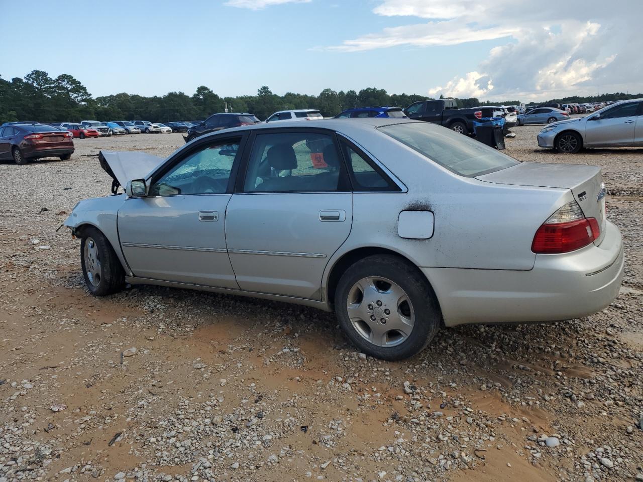 2001 TOYOTA AVALON XL photo 3