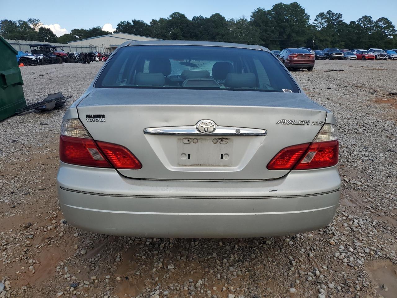 2001 TOYOTA AVALON XL photo 11