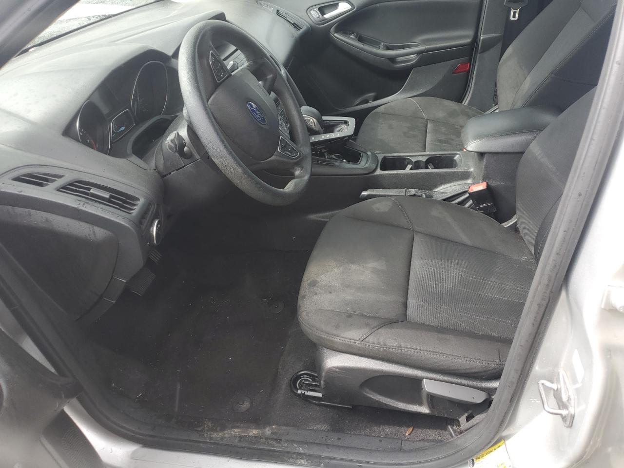 2017 FORD FOCUS SE photo 7