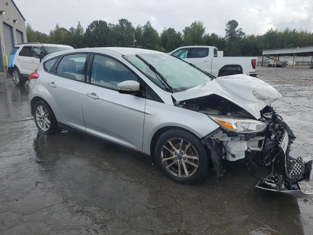 2017 FORD FOCUS SE photo 4
