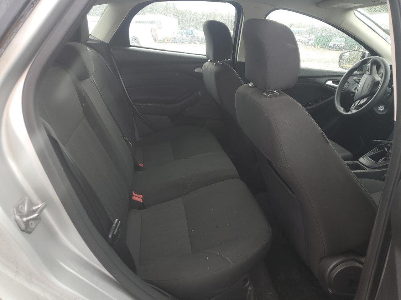2017 FORD FOCUS SE photo 10