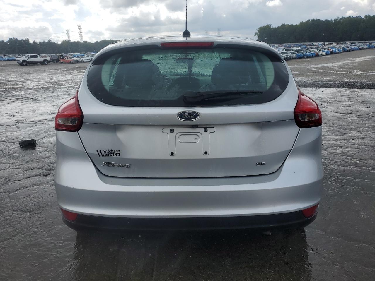 2017 FORD FOCUS SE photo 6