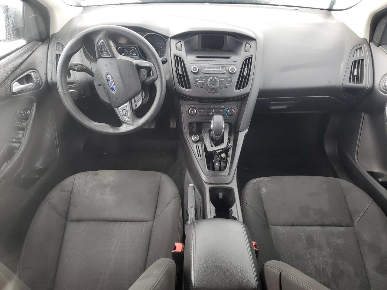 2017 FORD FOCUS SE photo 8