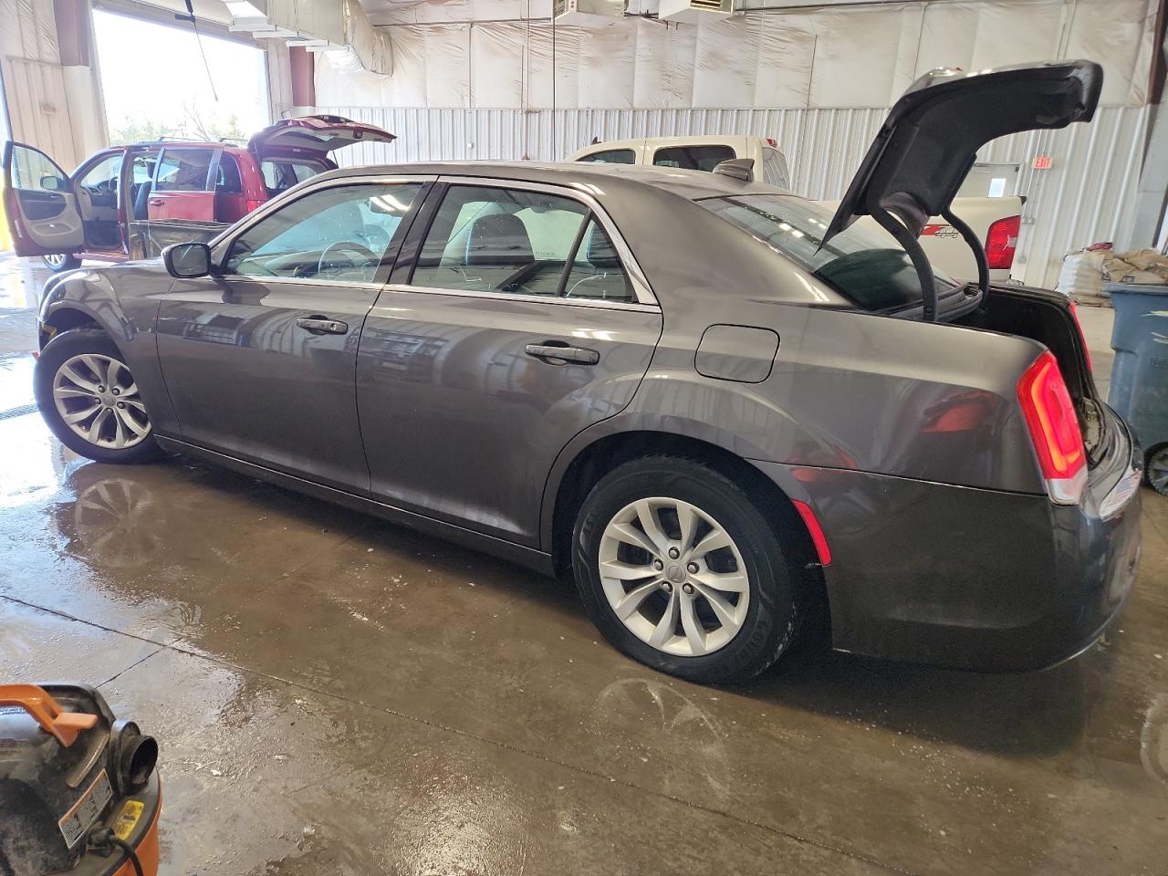 2016 CHRYSLER 300 LIMITED photo 3