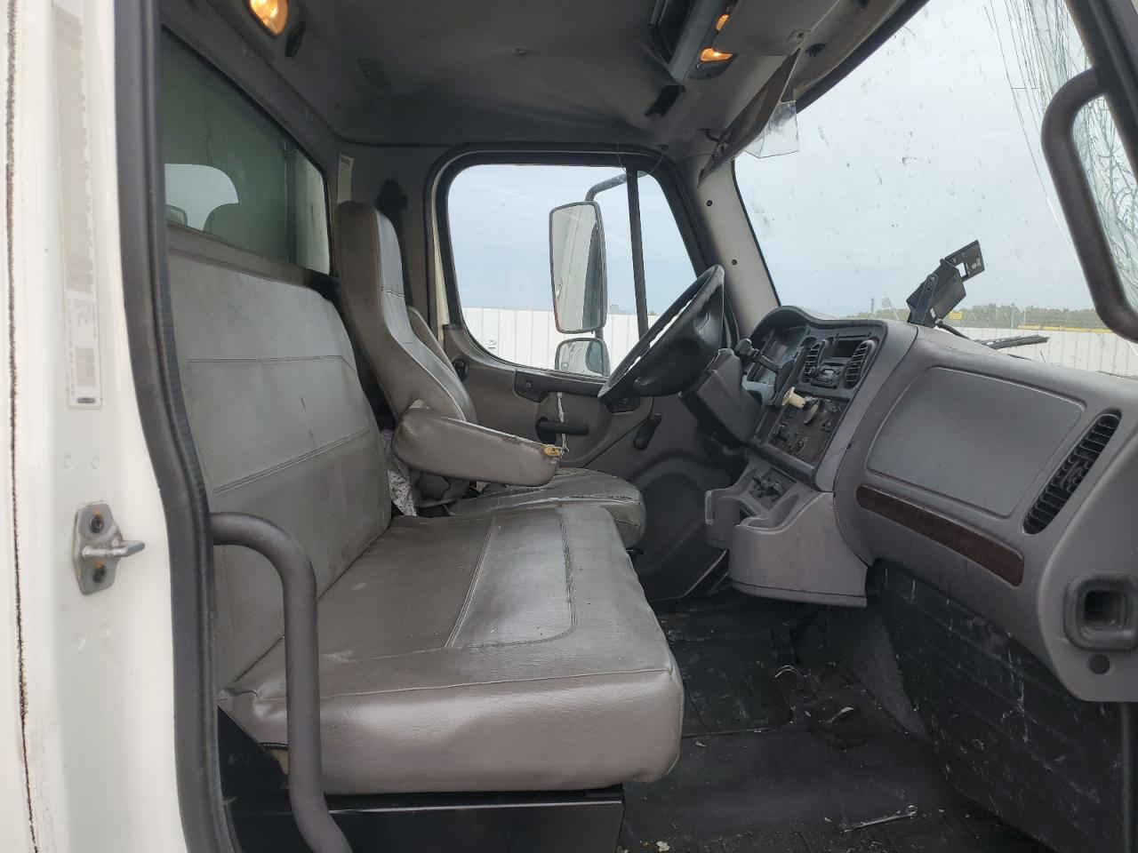 2014 FREIGHTLINER BUSINESS CLASS M2 REFRIGERATED BOX TRUCK photo 9