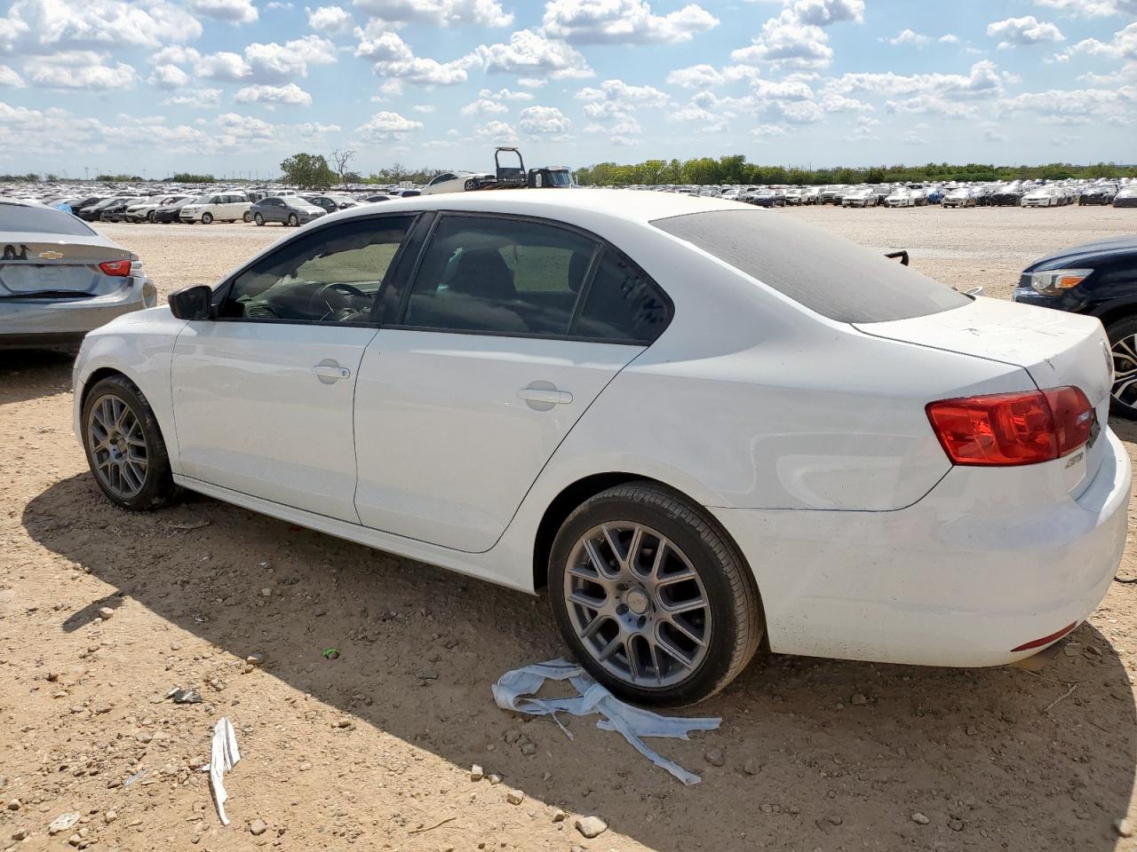 2014 VOLKSWAGEN JETTA BASE photo 3