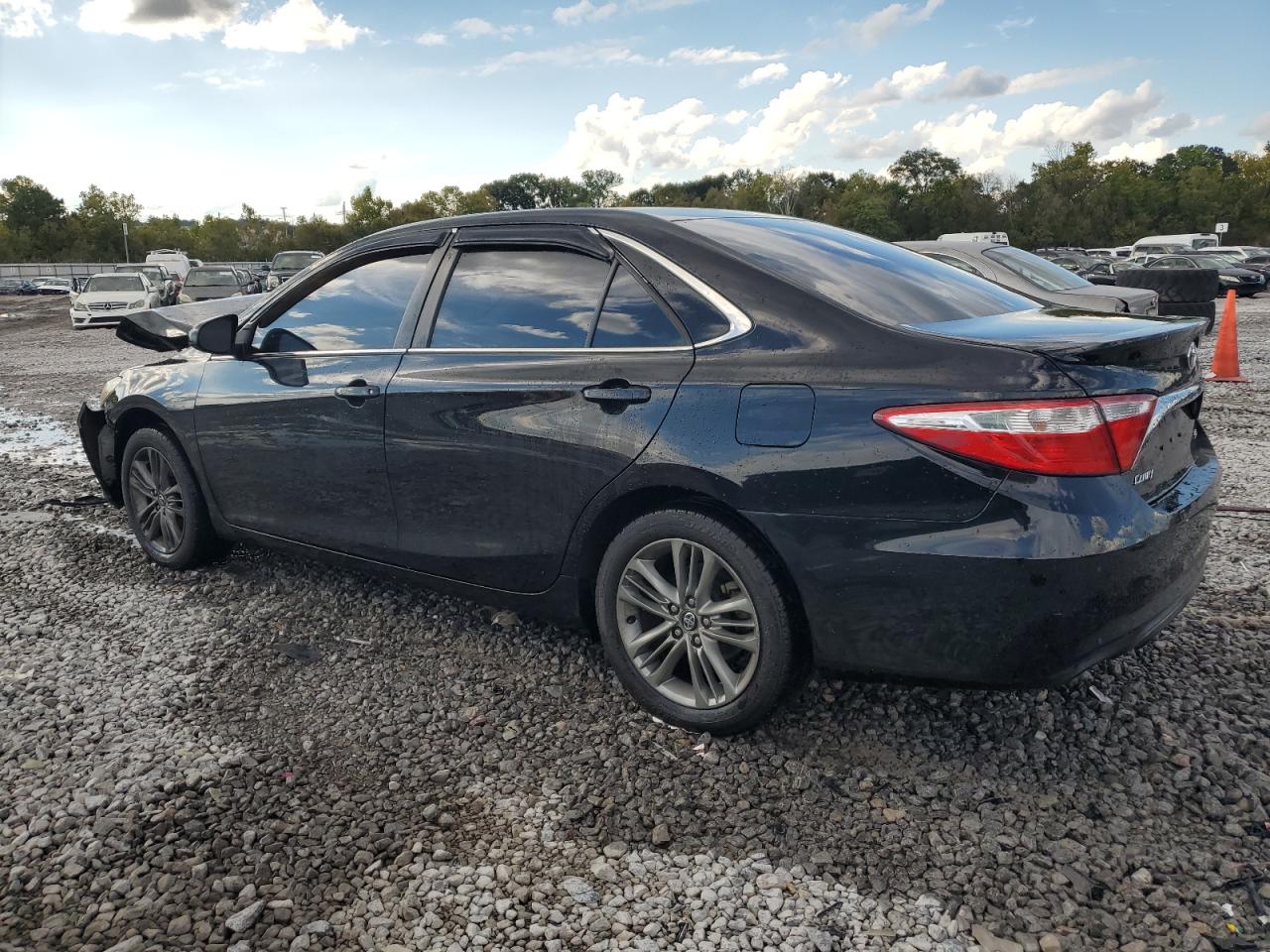 2017 TOYOTA CAMRY LE photo 2