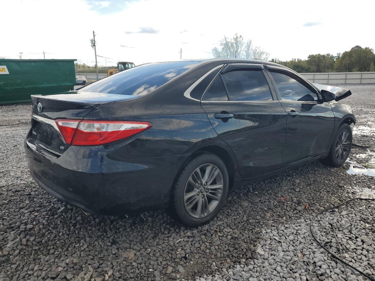 2017 TOYOTA CAMRY LE photo 3