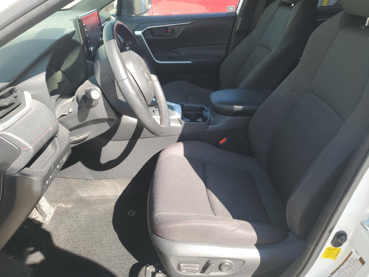 2021 TOYOTA RAV4 PRIME SE photo 13