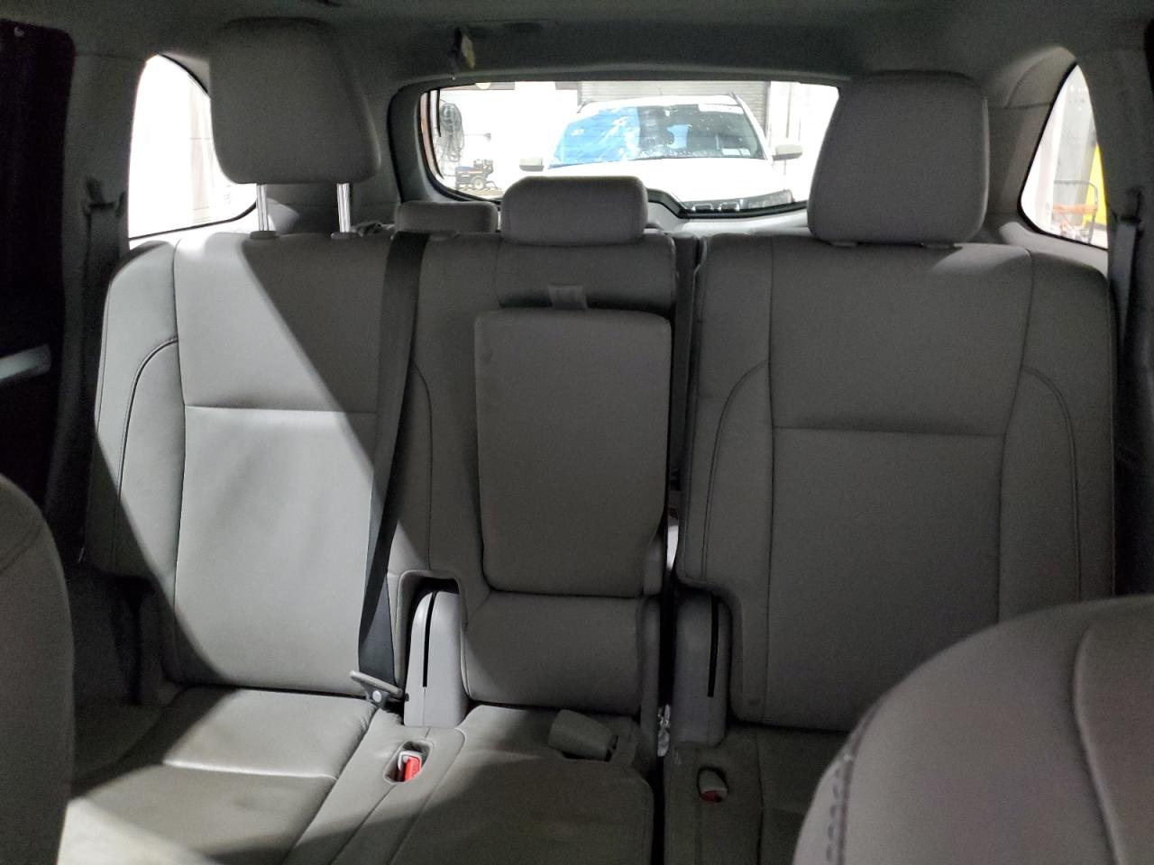 2016 TOYOTA HIGHLANDER XLE photo 19