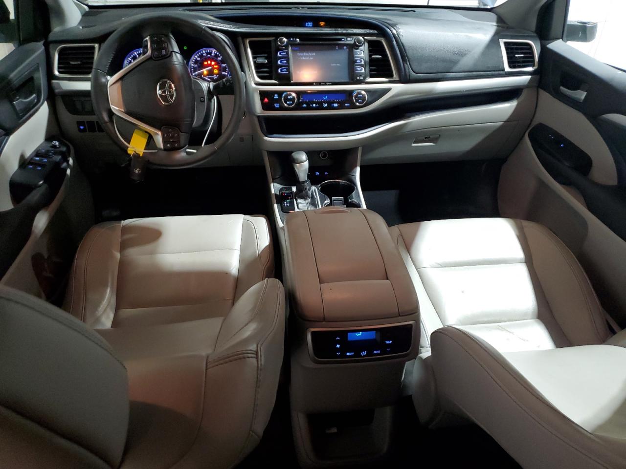 2016 TOYOTA HIGHLANDER XLE photo 15