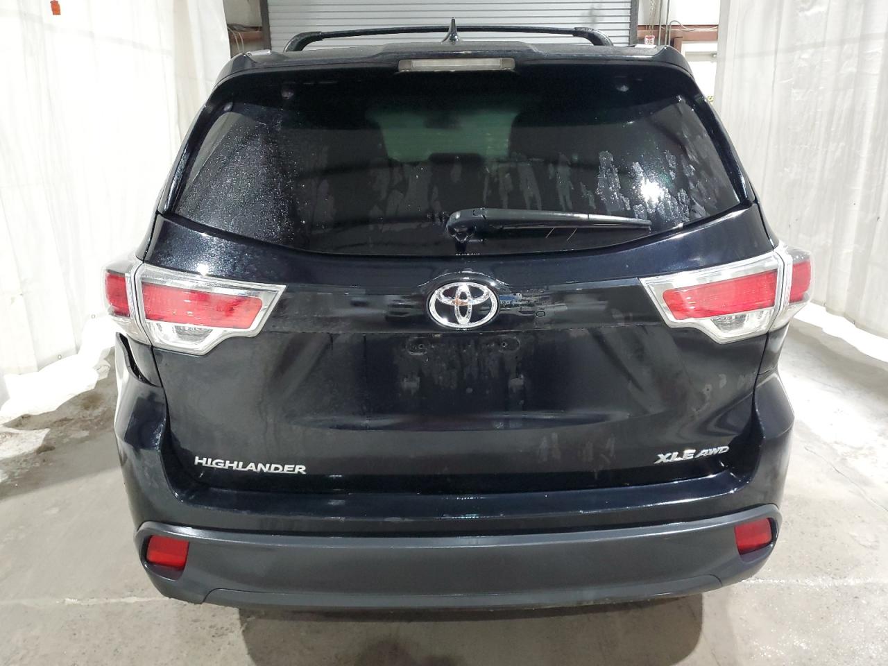 2016 TOYOTA HIGHLANDER XLE photo 11