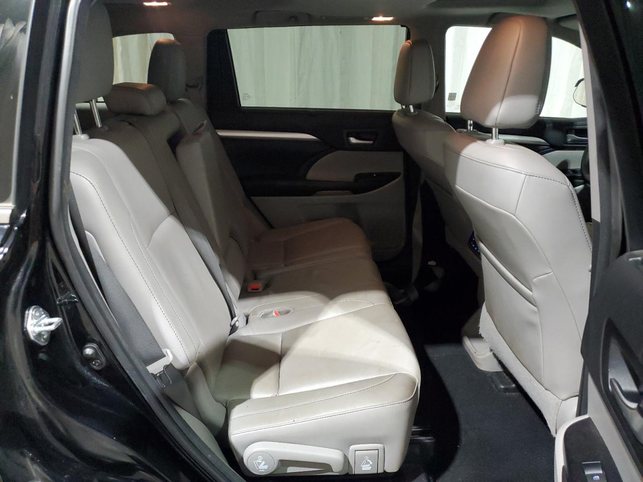 2016 TOYOTA HIGHLANDER XLE photo 21