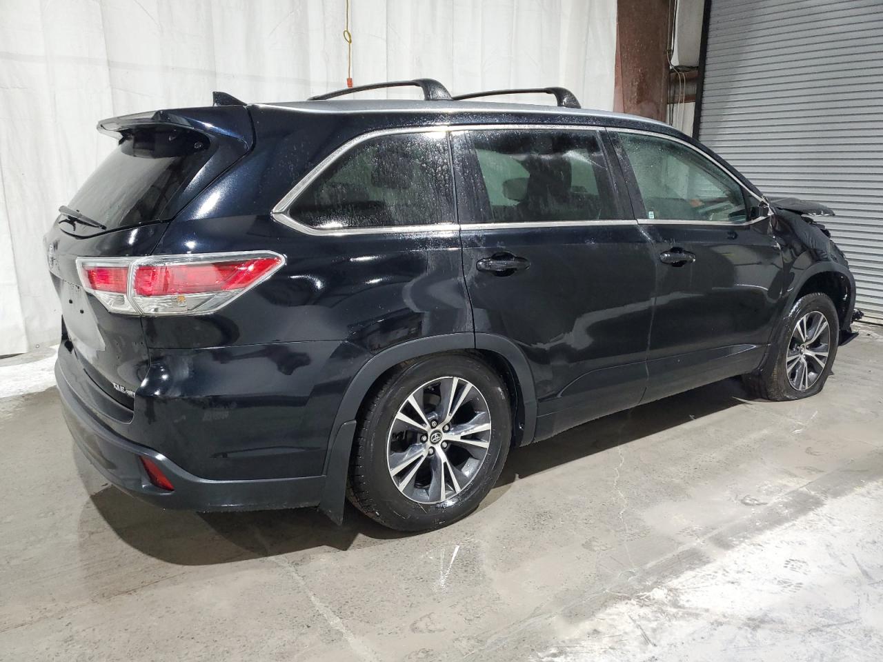 2016 TOYOTA HIGHLANDER XLE photo 5