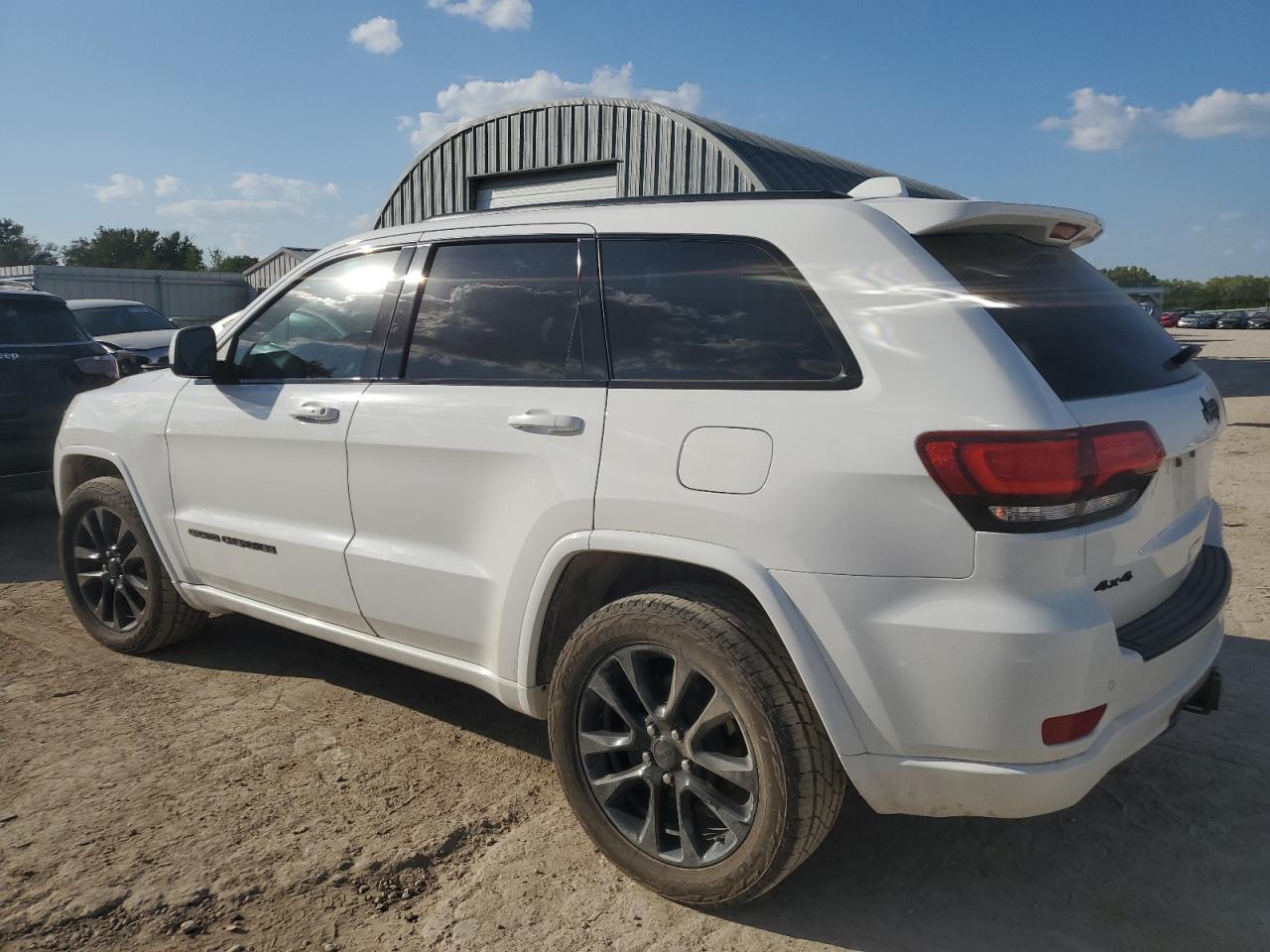 2020 JEEP GRAND CHEROKEE LAREDO photo 2