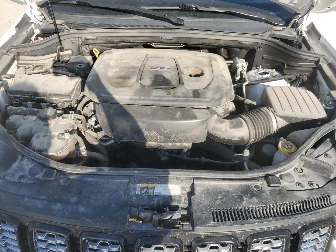 2020 JEEP GRAND CHEROKEE LAREDO photo 12